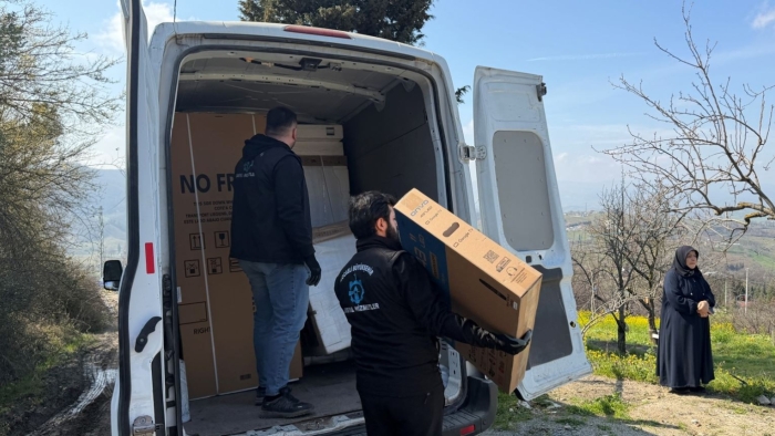 Büyükşehir, yangın mağduru aileyi ayağa kaldırdı